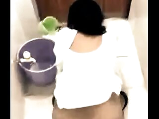 Muslim giant ass aunty peeing covert cam