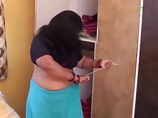 HOT AUNTY CHANGING HER DRESS FOR PLAYINY BASKETBOAL